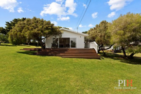 Smith Beach Family House Sleep 6